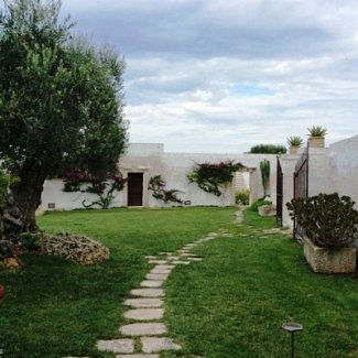 Rustic and chic countryside weddings in Puglia, Italy with Madama Wedding Planners